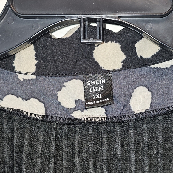 2XL Shein Curve black and cream long sleeved blouse - Picture 2 of 2